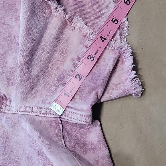 Universal Thread Size 4 /27 Acid Washed Purple High Rise Midi Cutoff Shorts NWOT - Picture 7 of 10